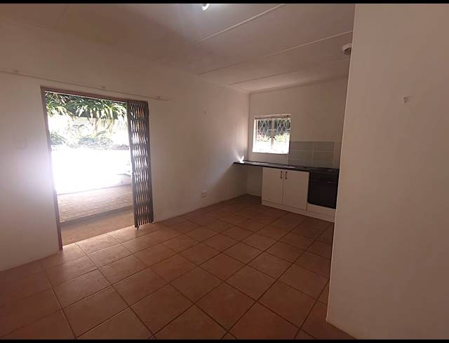 1 BEDROOM FREESTANDING TO LET IN HILLCREST CENTRAL